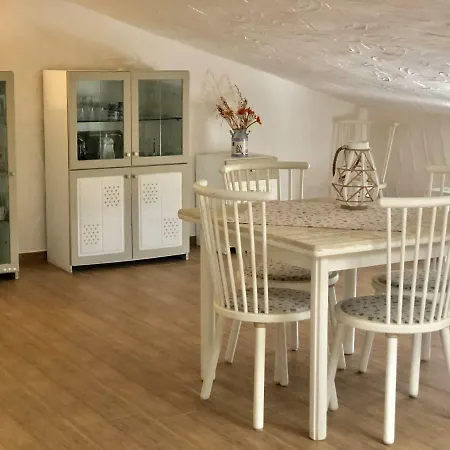 Apartment Leda *